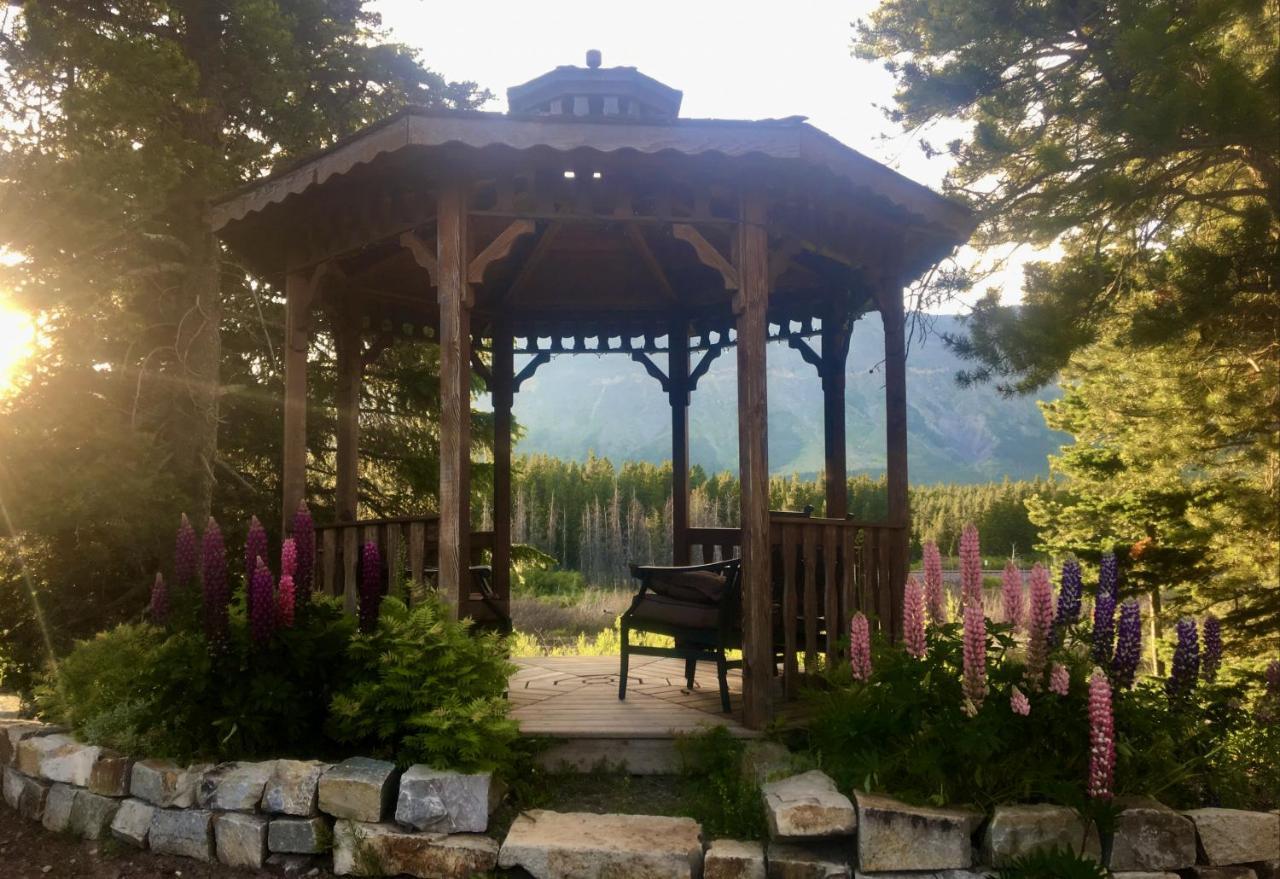 Summit Mountain Lodge And Steakhouse East Glacier Park Village Exterior photo
